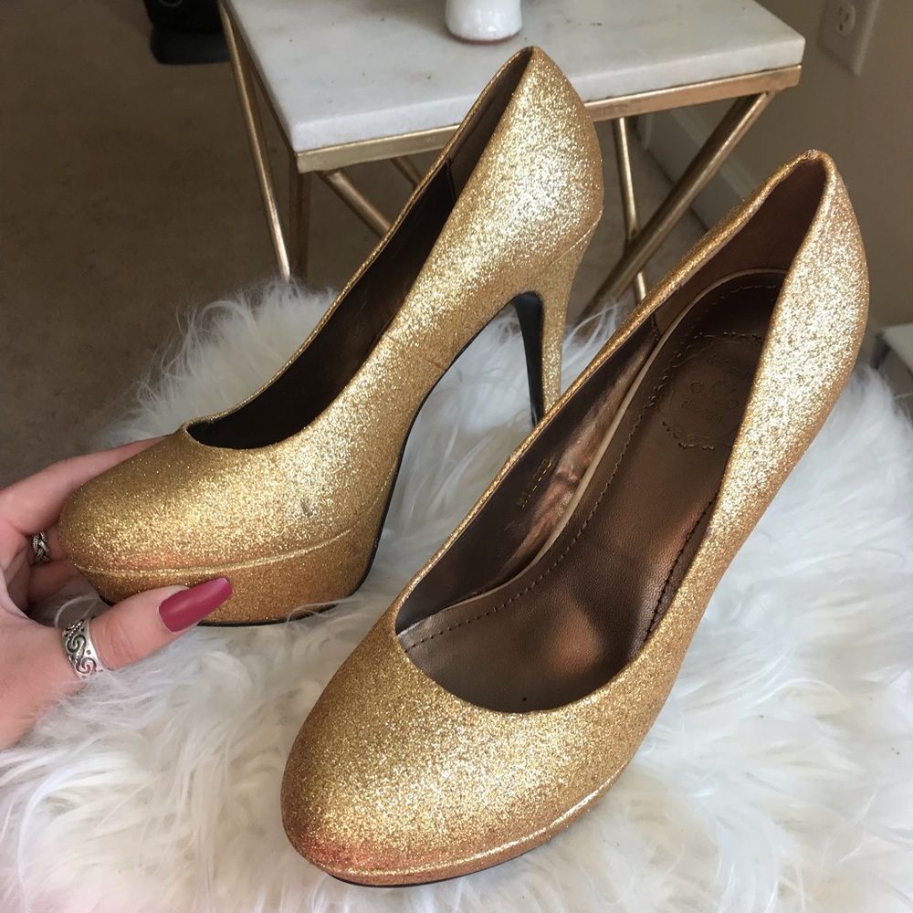 Sparkle gold pumps